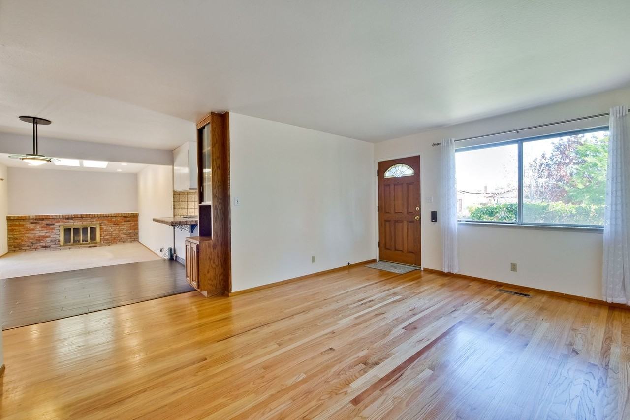 765 Daffodil Way - Photo 3 of 25