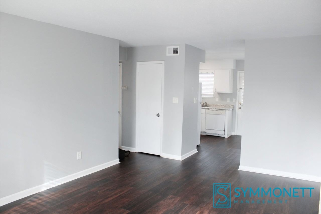 757 Main St Apt D - Photo 3 of 21