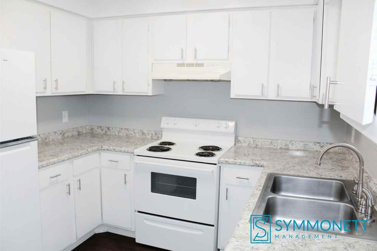 757 Main St Apt D - Photo 6 of 21