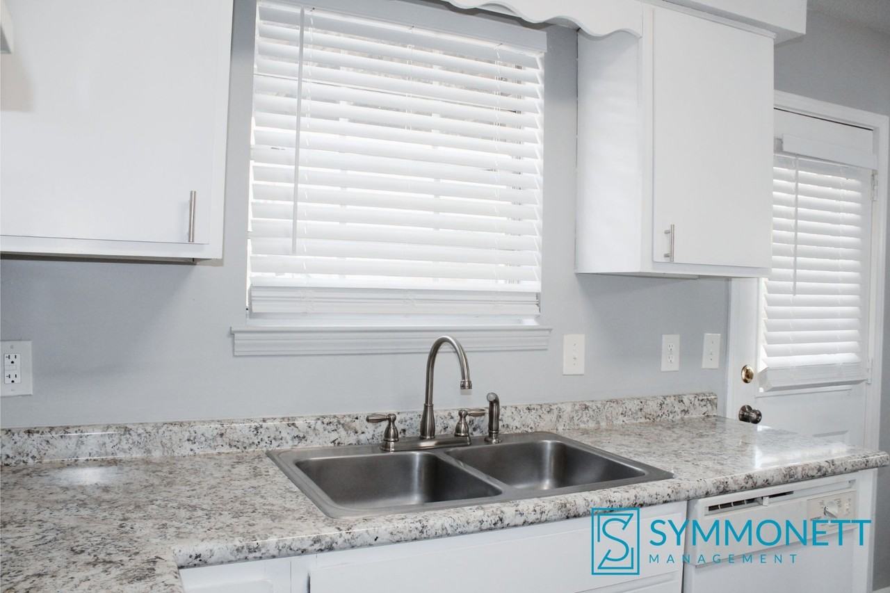 757 Main St Apt D - Photo 7 of 21