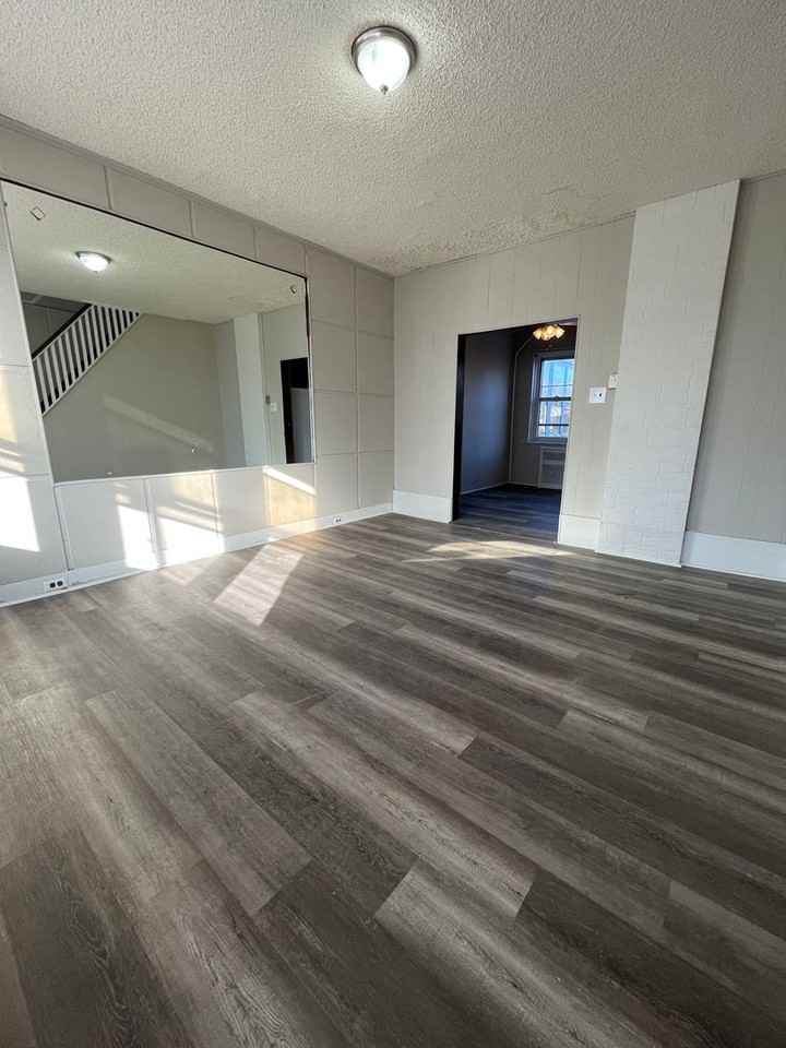 413 E Baltimore Ave - Photo 3 of 22