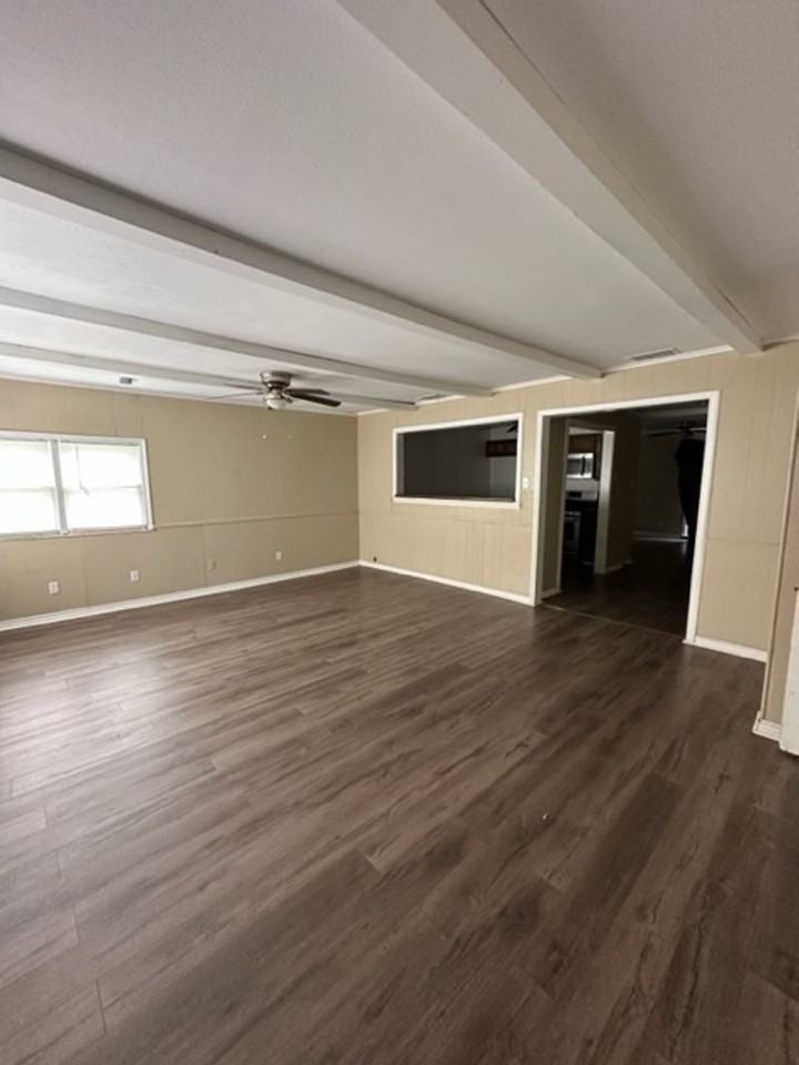 1341 Shelton St - Photo 2 of 13