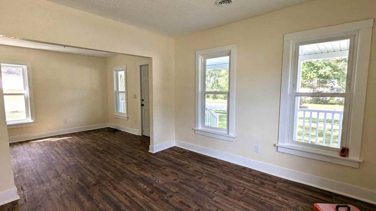 2300 Mcilwraith St - Photo 3 of 9