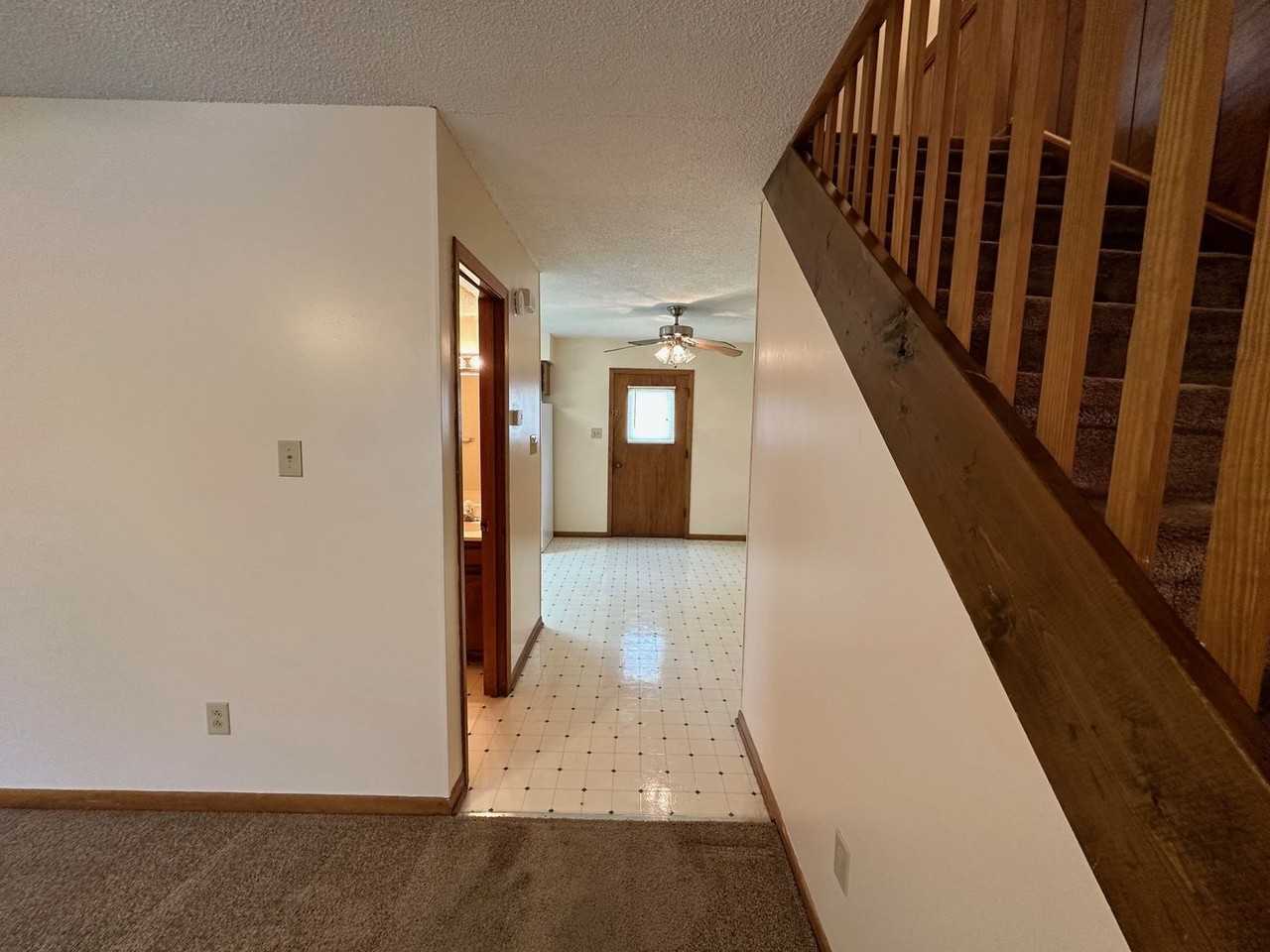 [01805M] - Photo 3 of 19