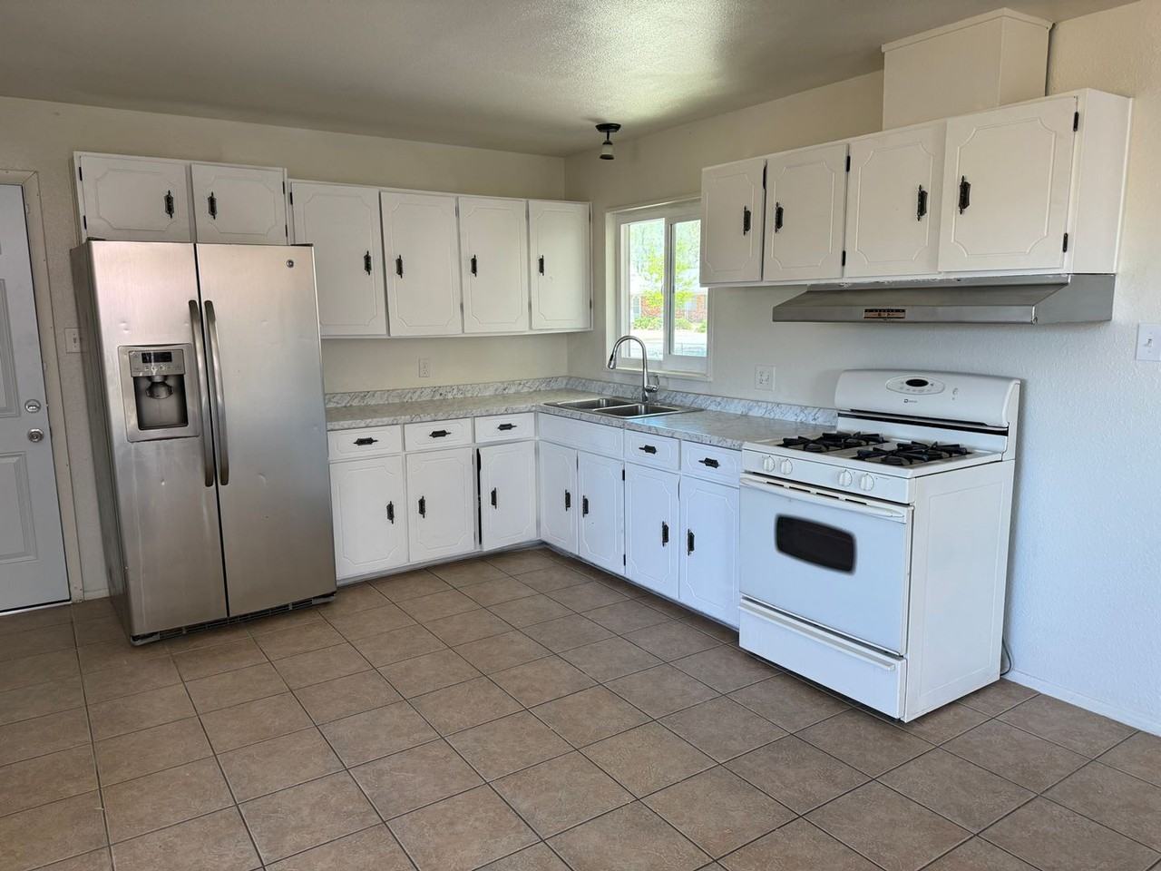 4400 Douglas Macarthur Rd Ne - Photo 3 of 20