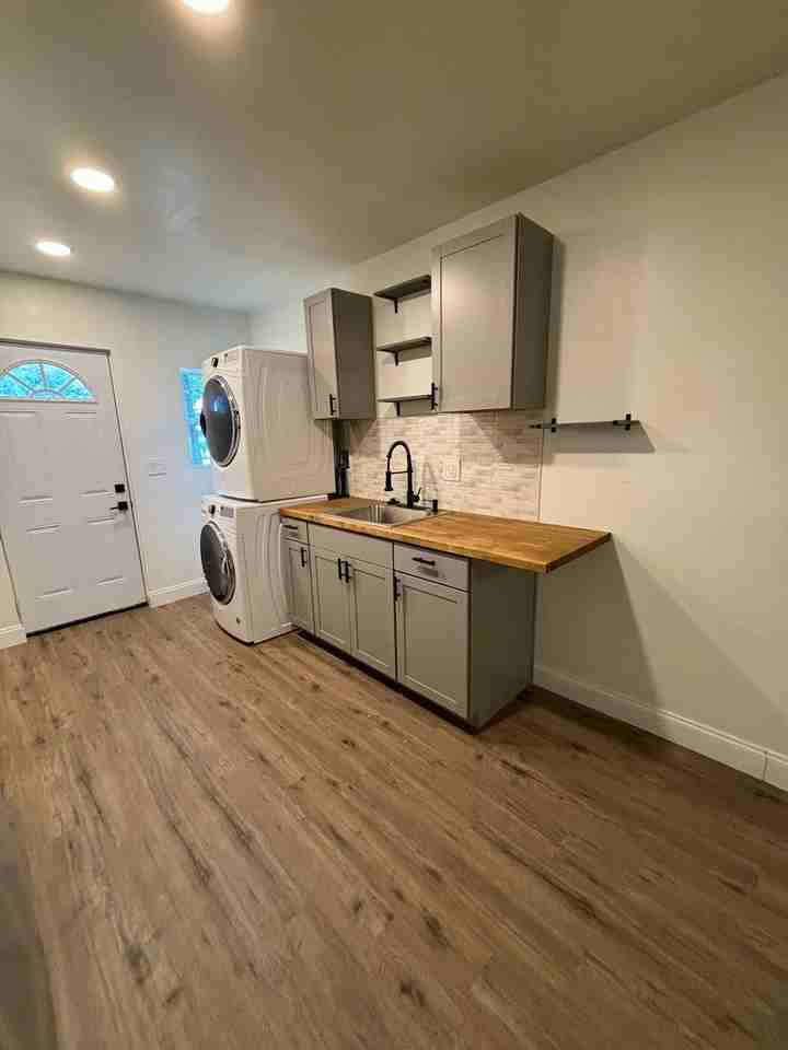 1717 E 25th St - Photo 2 of 8