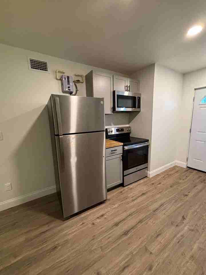 1717 E 25th St - Photo 3 of 8