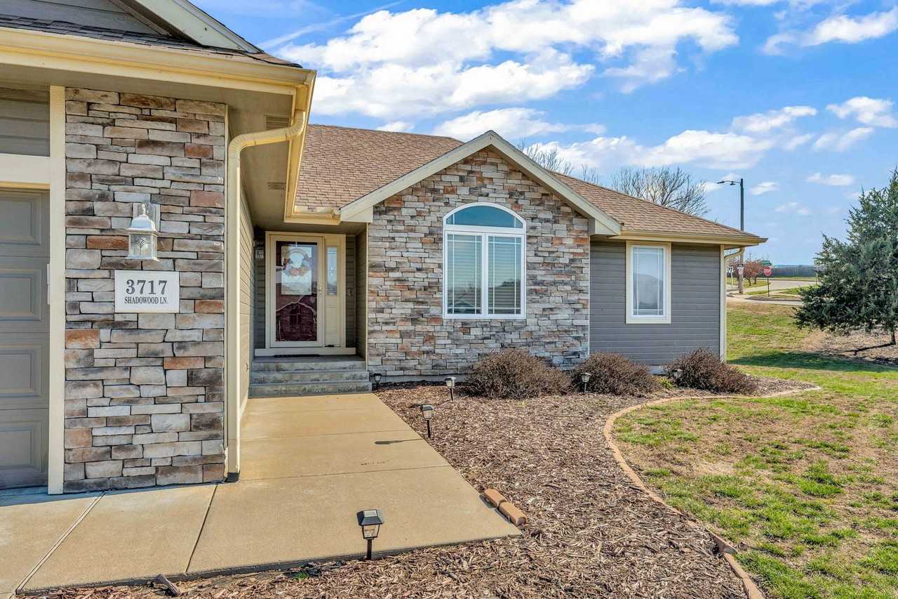 3717 Shadow Wood Ln - Photo 3 of 39