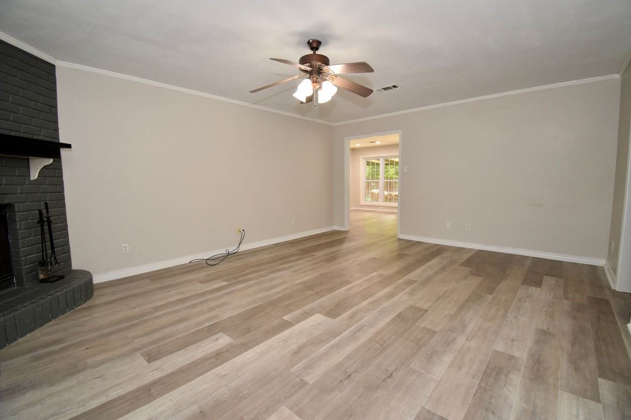 625 Zephyr Ln - Photo 4 of 27