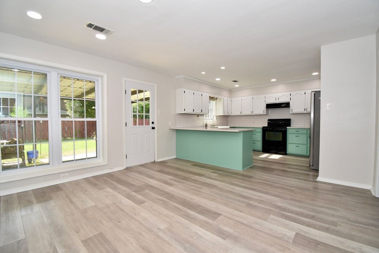 625 Zephyr Ln - Photo 7 of 27