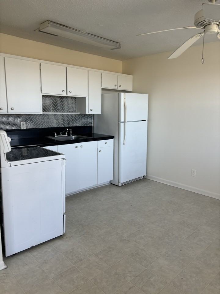 270 S Fletcher Ave #4 - Photo 2 of 6