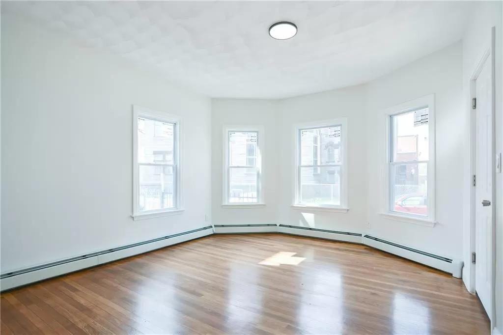 135 Superior St #1 - Photo 5 of 7