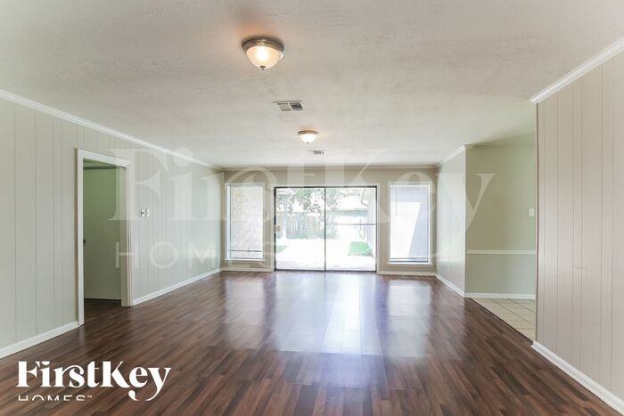 14531 Duncannon Dr - Photo 3 of 15