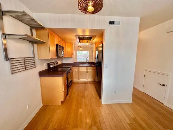 127 E Hersey St #127 - Photo 3 of 16