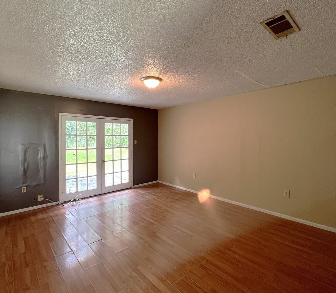1052 Westwood Dr #NA - Photo 2 of 22