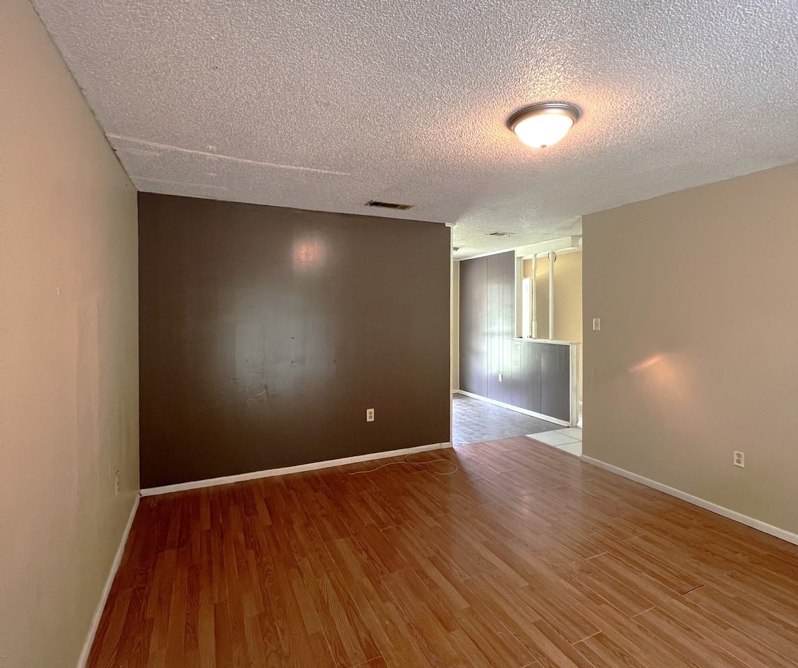 1052 Westwood Dr #NA - Photo 3 of 22