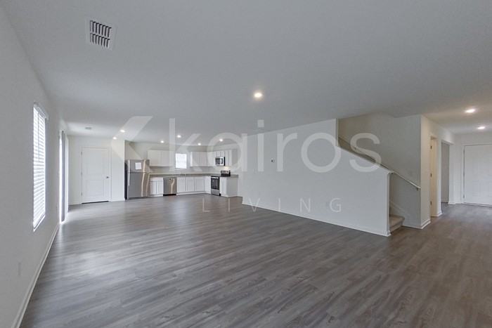 112 Creek Bluff Trl - Photo 2 of 27