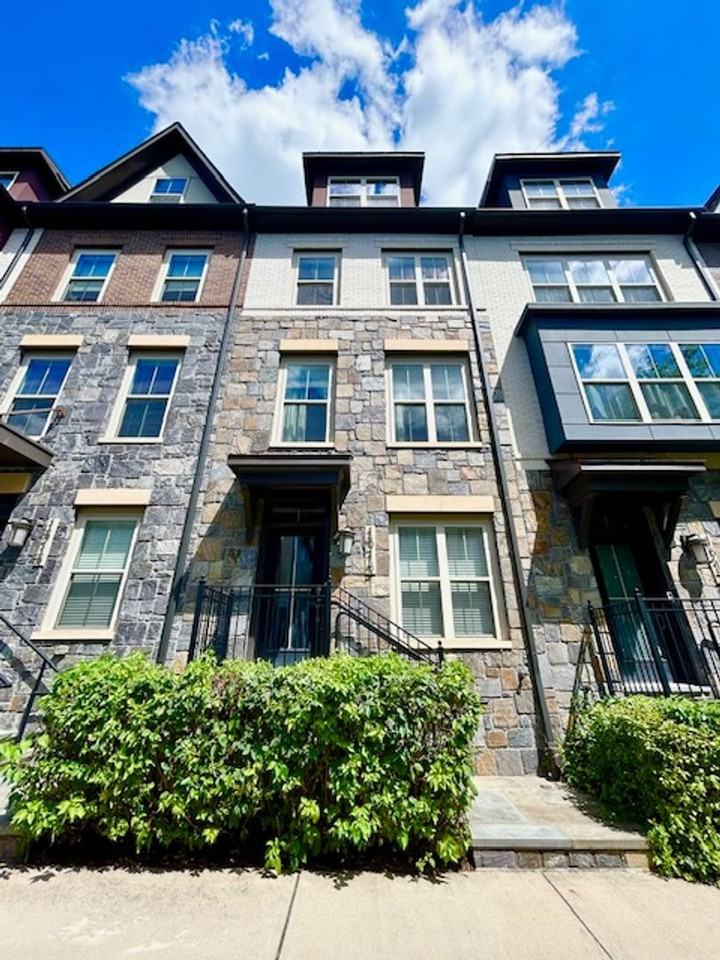 1315 S Quinn St - Photo 2 of 40