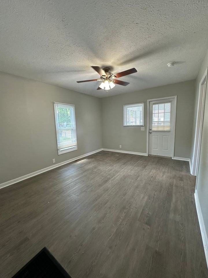 2419 Butler St - Photo 2 of 17