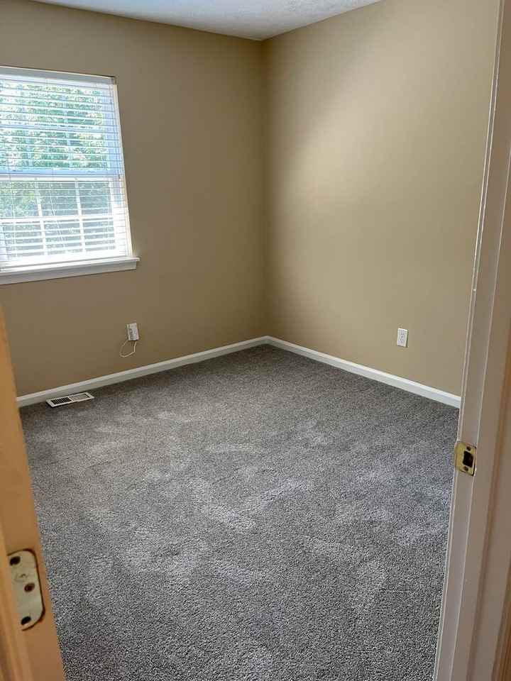 1616 Skiffes Creek Cir - Photo 3 of 8