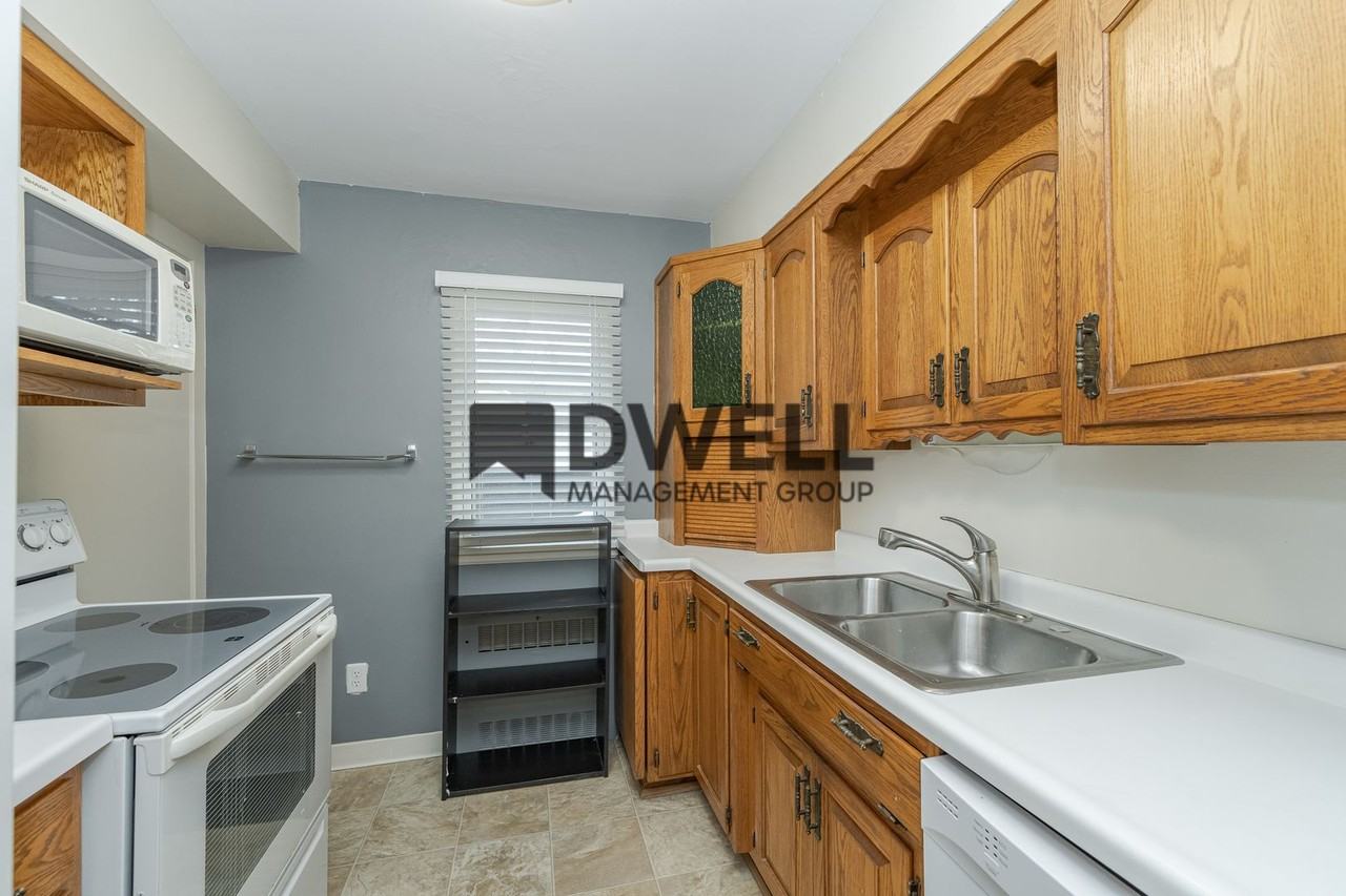 712 10th Ave Se - Photo 2 of 22