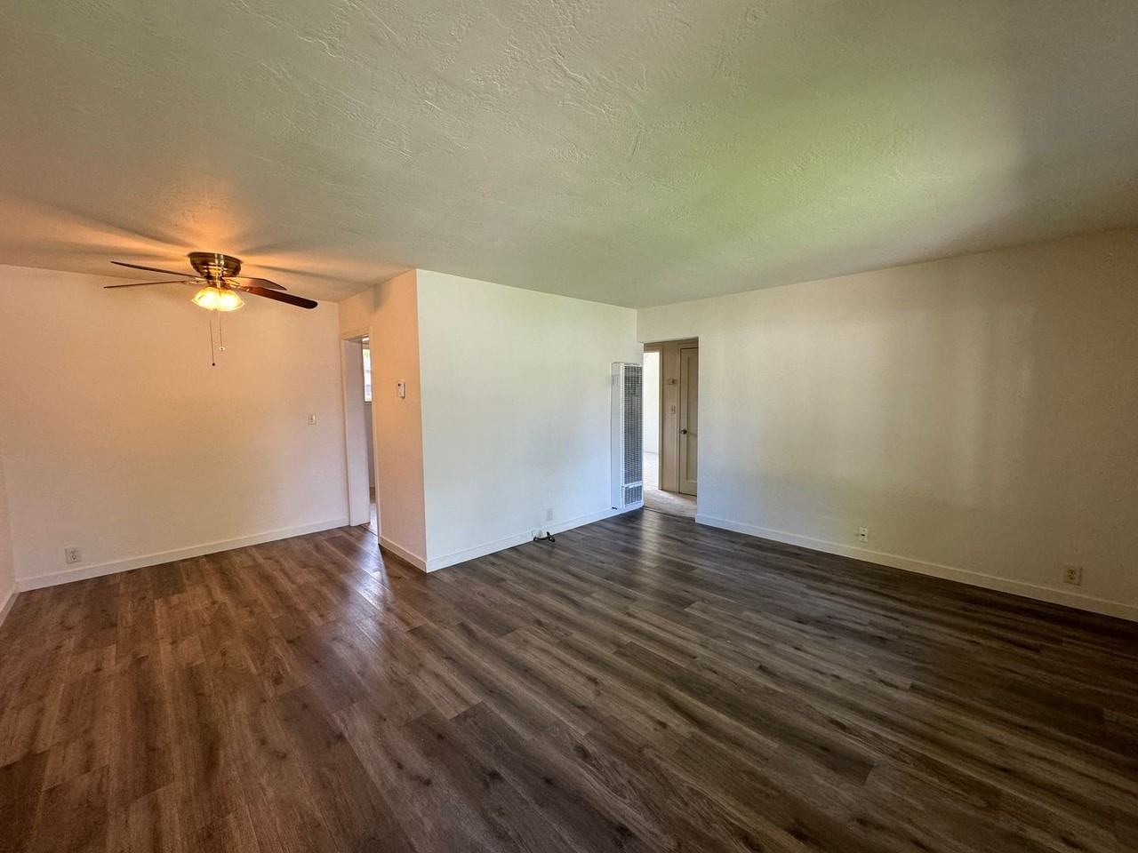 Genevieve - Photo 2 of 11