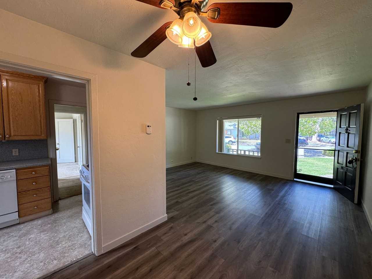 Genevieve - Photo 3 of 11