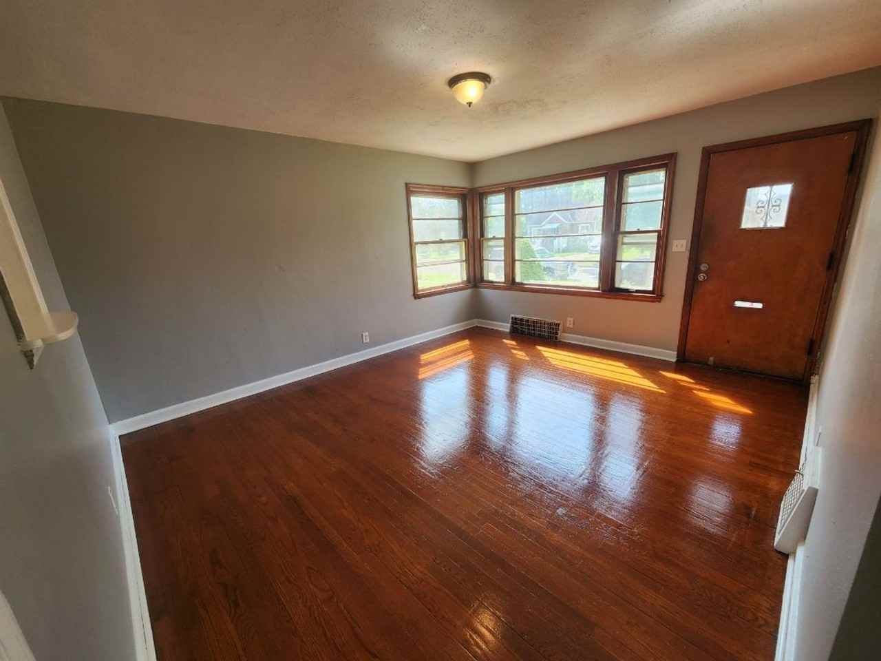 4224 W Glendale Ave - Photo 3 of 14