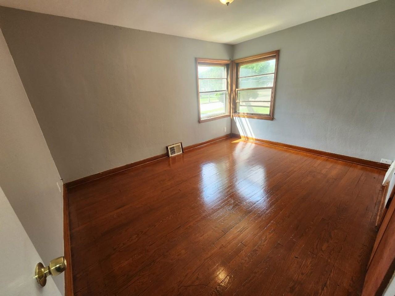 4224 W Glendale Ave - Photo 4 of 14