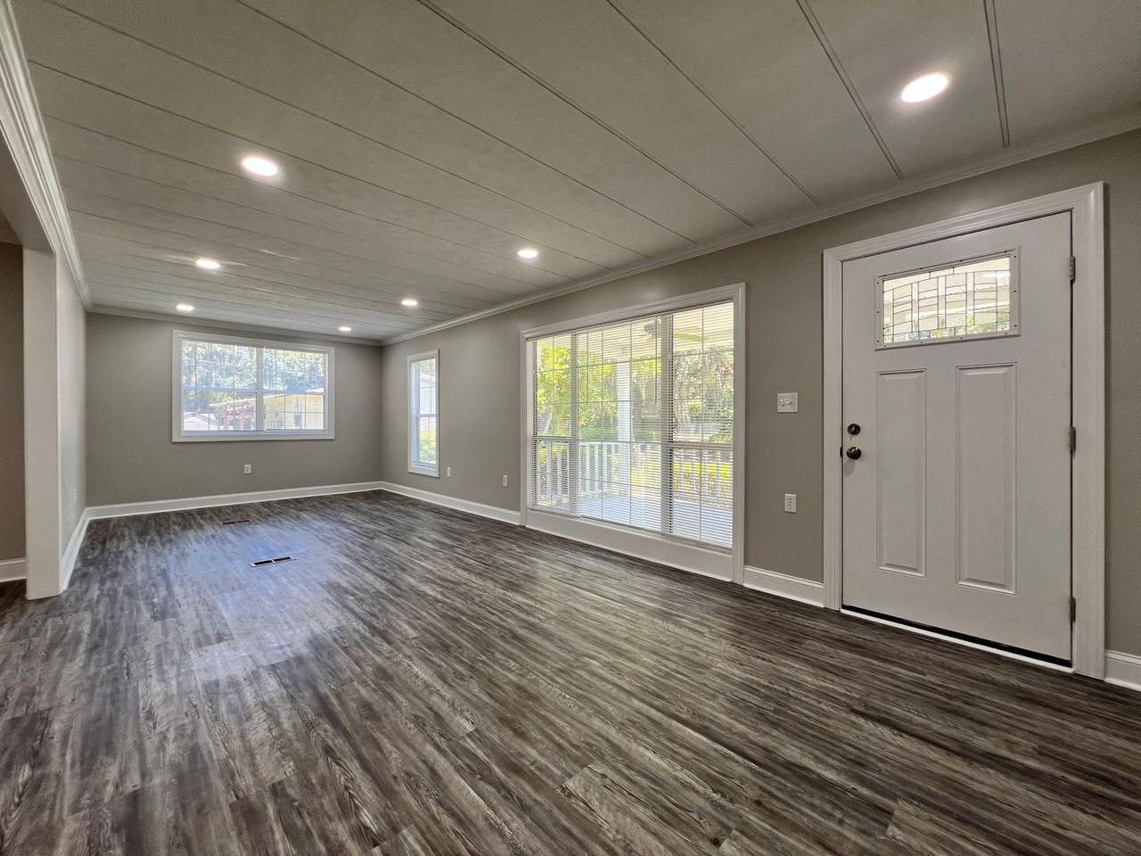 2152 Limerick Rd - Photo 3 of 50