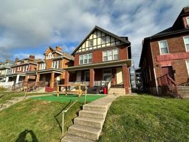 featured image of 1616 Summit St