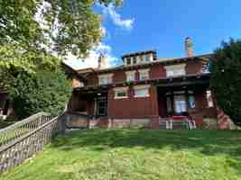 featured image of 1772 Summit St