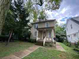 featured image of 171 E Northwood Ave