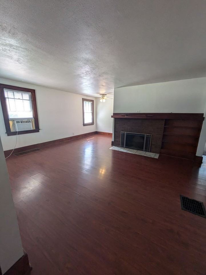 813 Kern St - Photo 2 of 10
