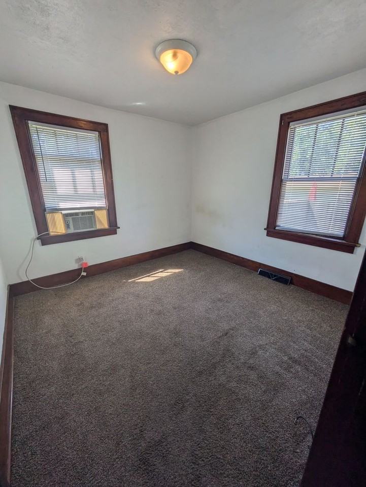 813 Kern St - Photo 4 of 10