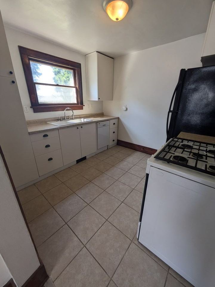 813 Kern St - Photo 5 of 10