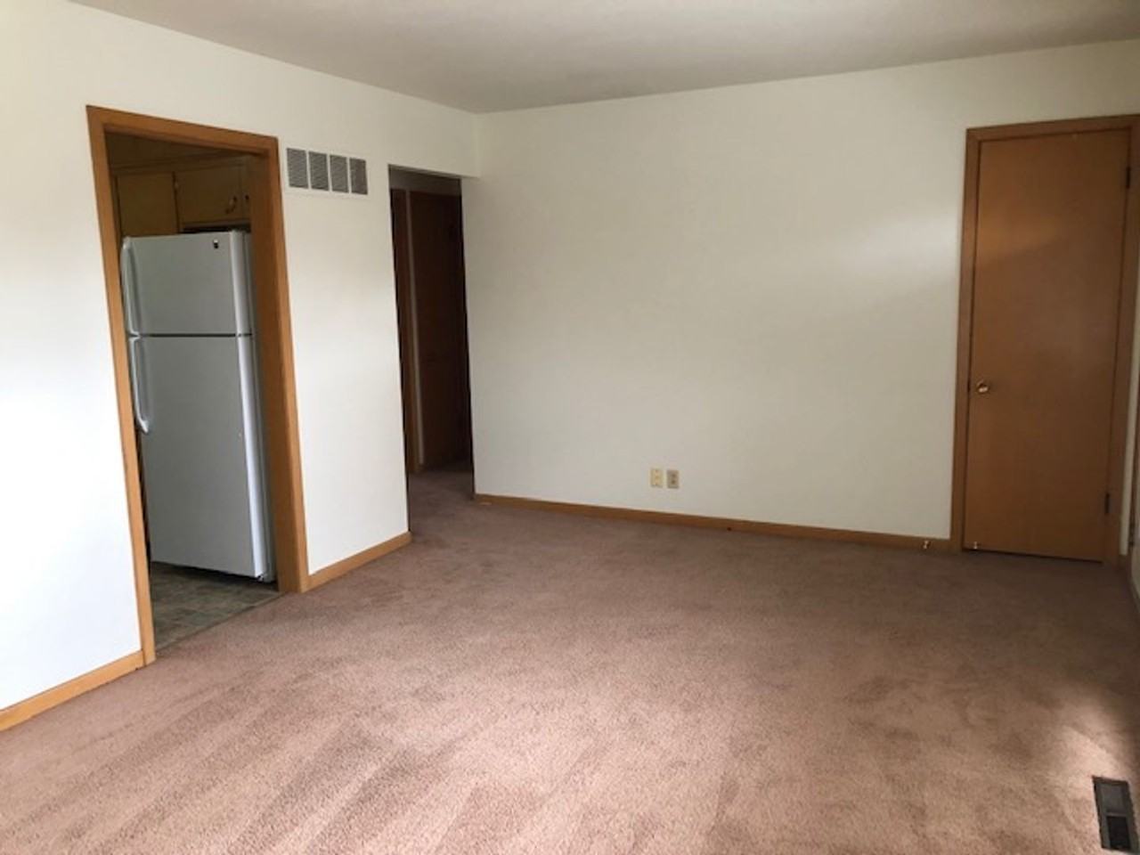 853/855 - Photo 3 of 8