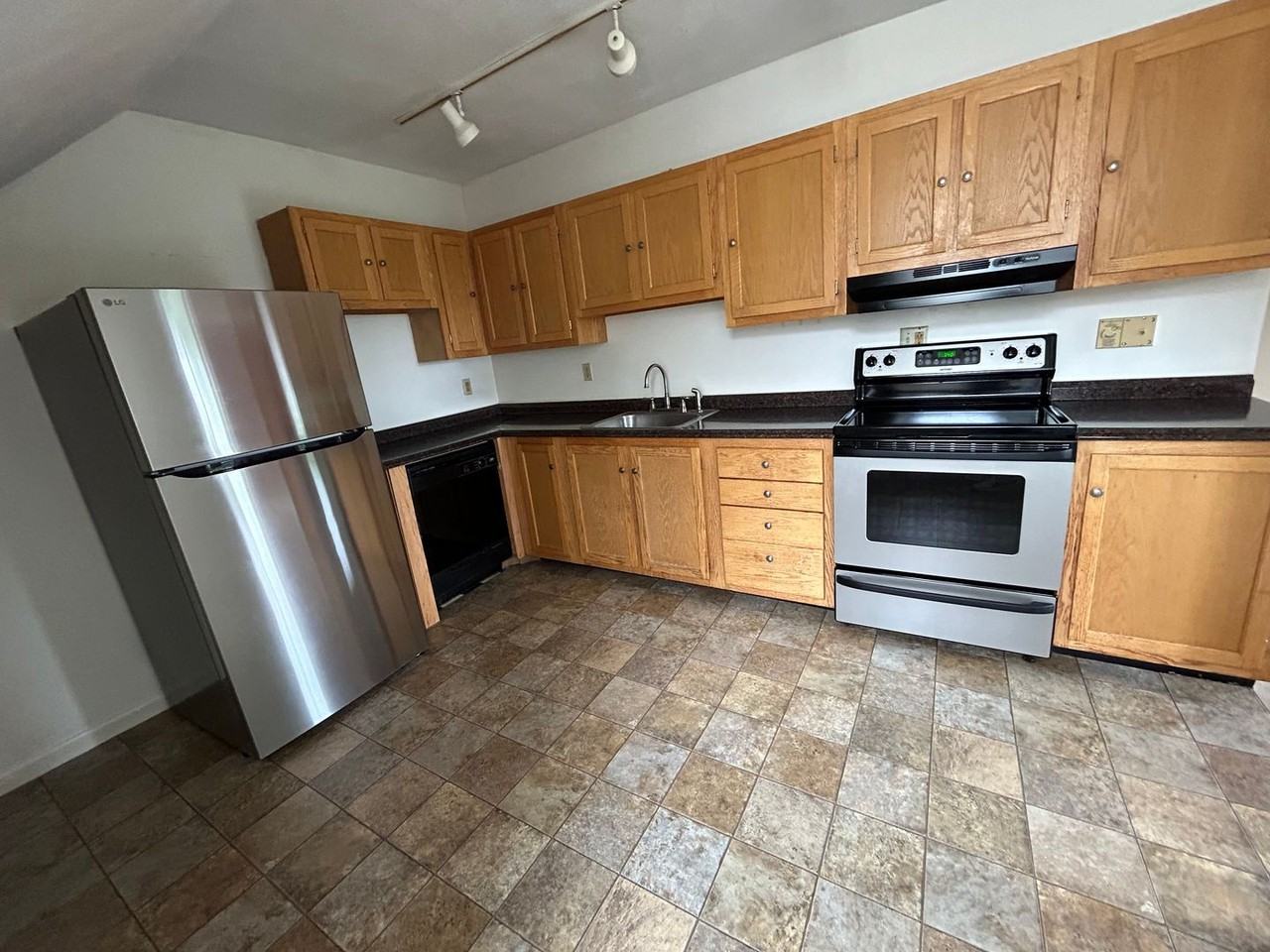 141 Main St - Photo 2 of 16