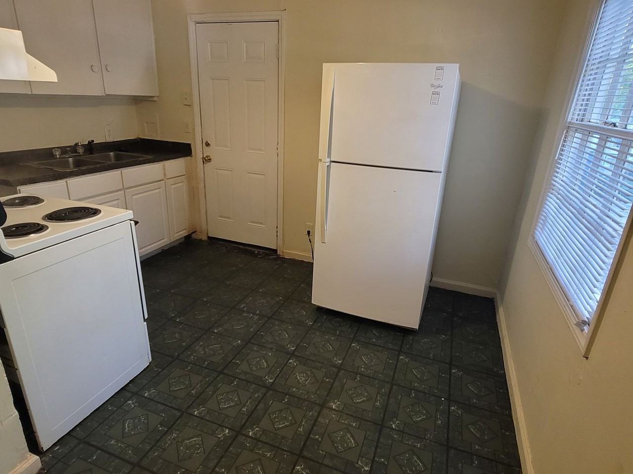 5530 Randall Ave - Photo 5 of 11