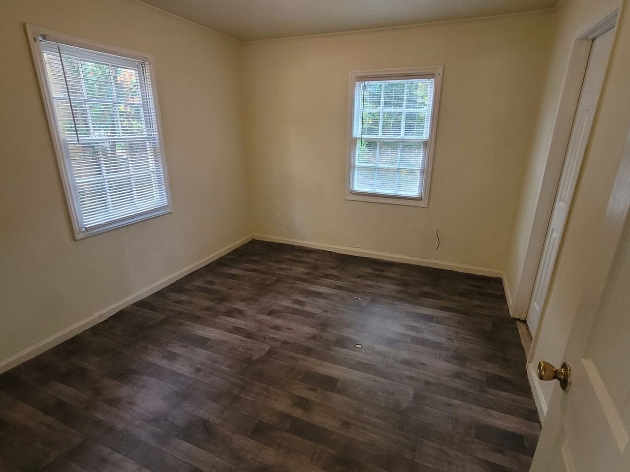 5530 Randall Ave - Photo 6 of 11