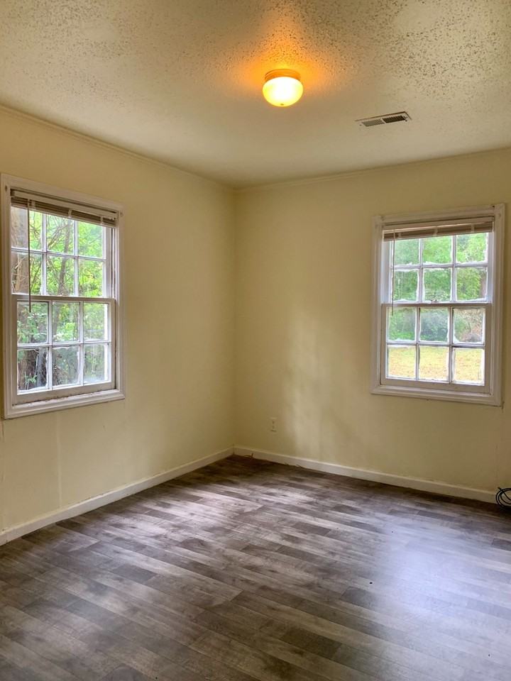 5530 Randall Ave - Photo 7 of 11