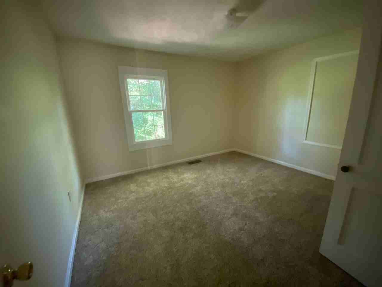 302 Oak St - Photo 2 of 6