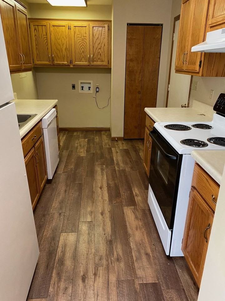 911 W Main St - Photo 2 of 7