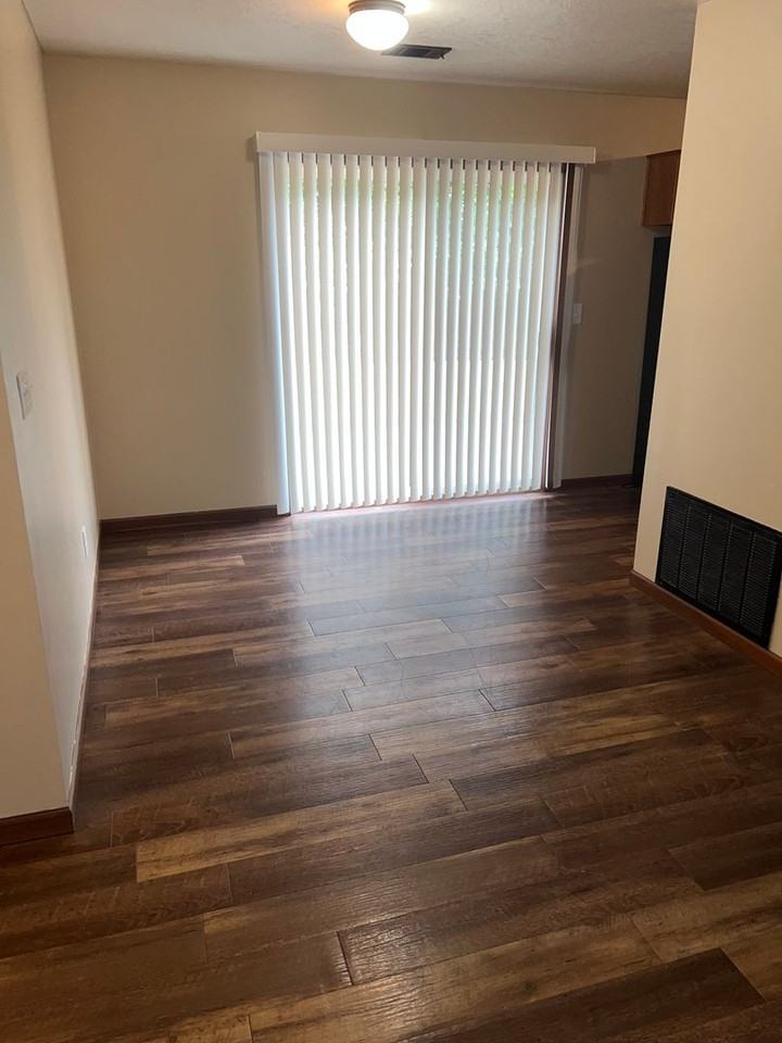 911 W Main St - Photo 3 of 7