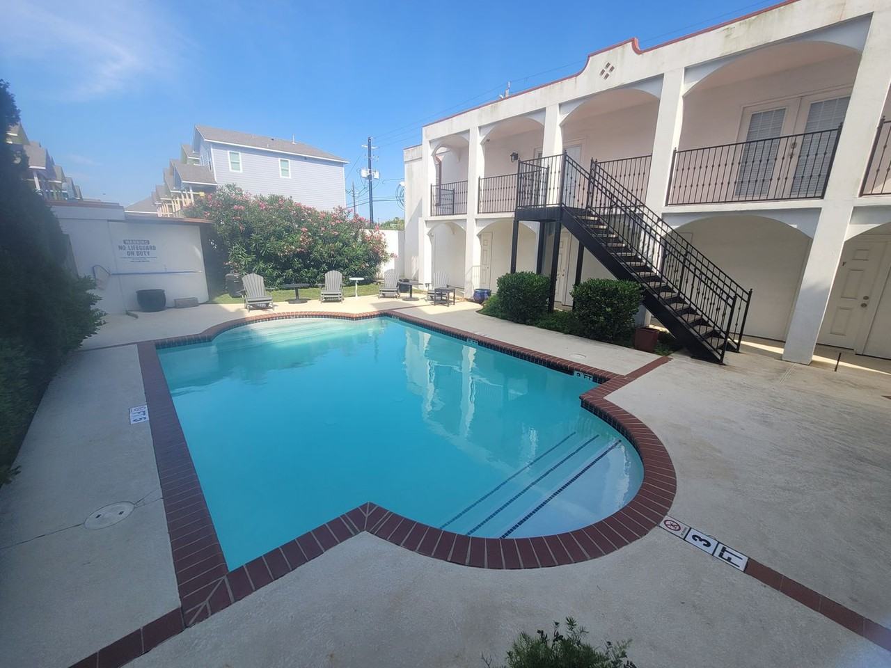 902 22nd St #1 - Photo 2 of 18