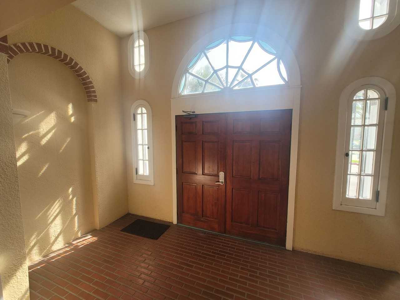 902 22nd St #1 - Photo 3 of 18