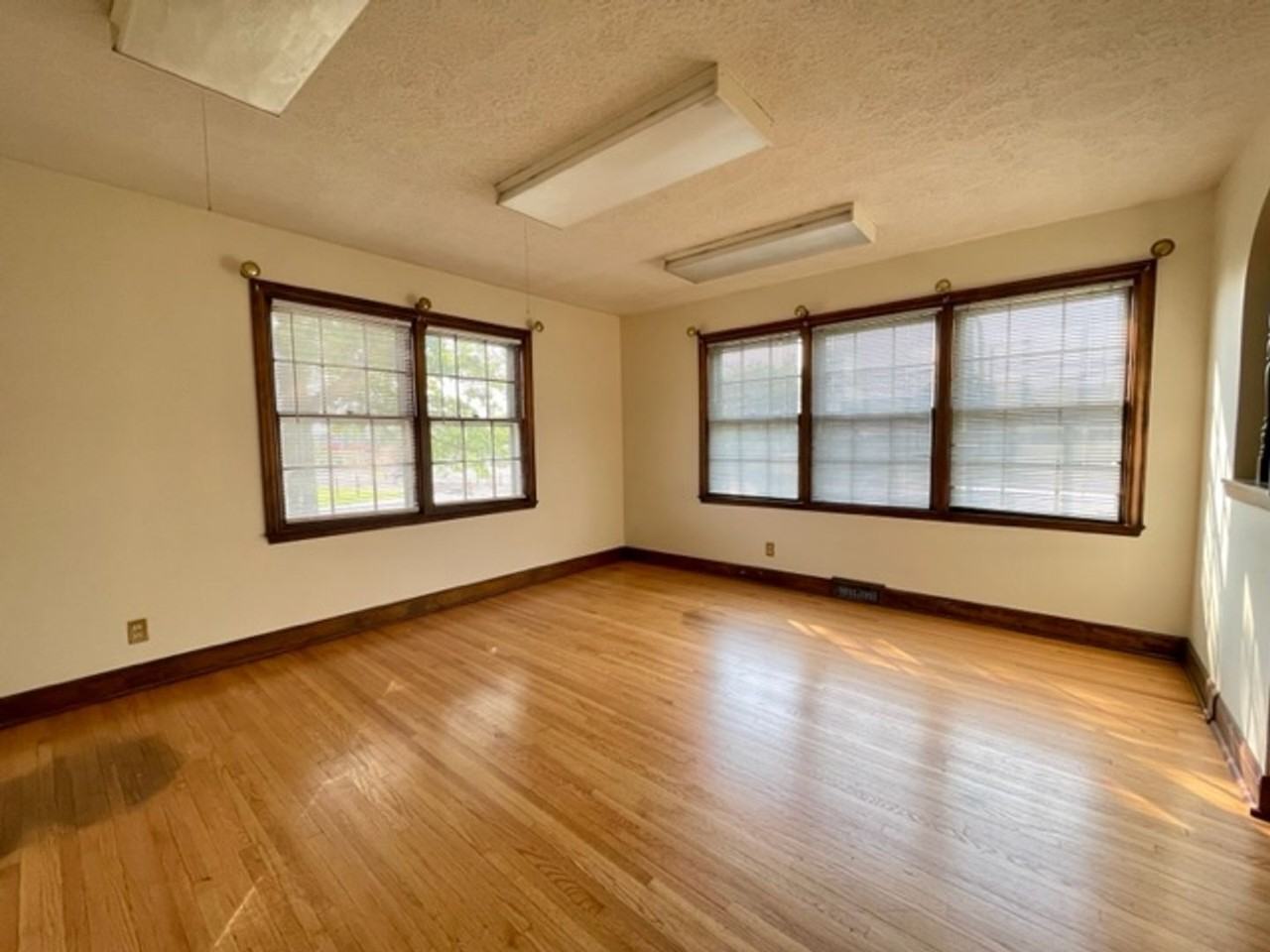 1250 Claremont Ave - Photo 3 of 9