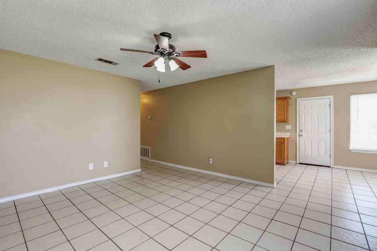 126 N East St - Photo 2 of 14