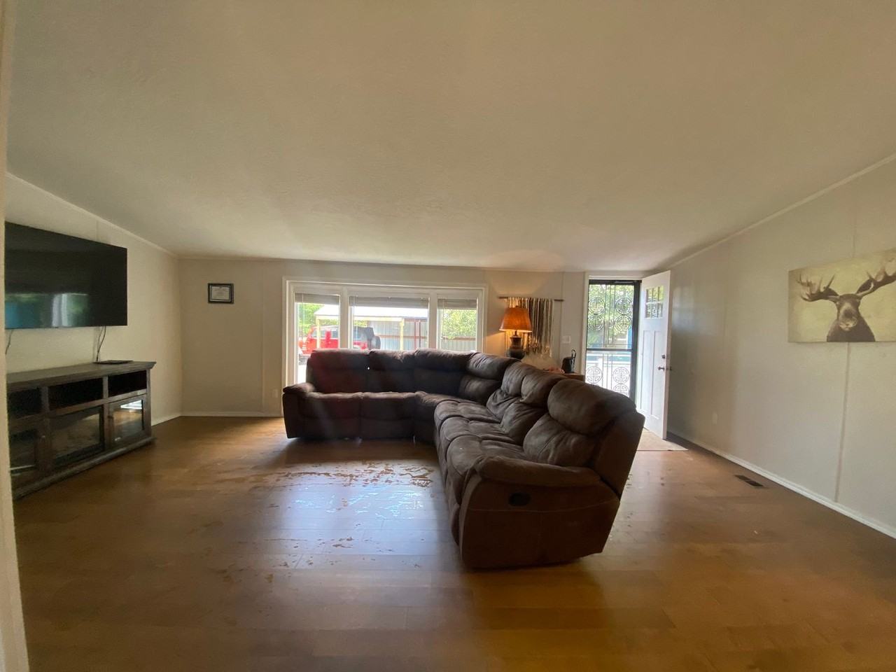 3811 Deer Ln - Photo 5 of 10