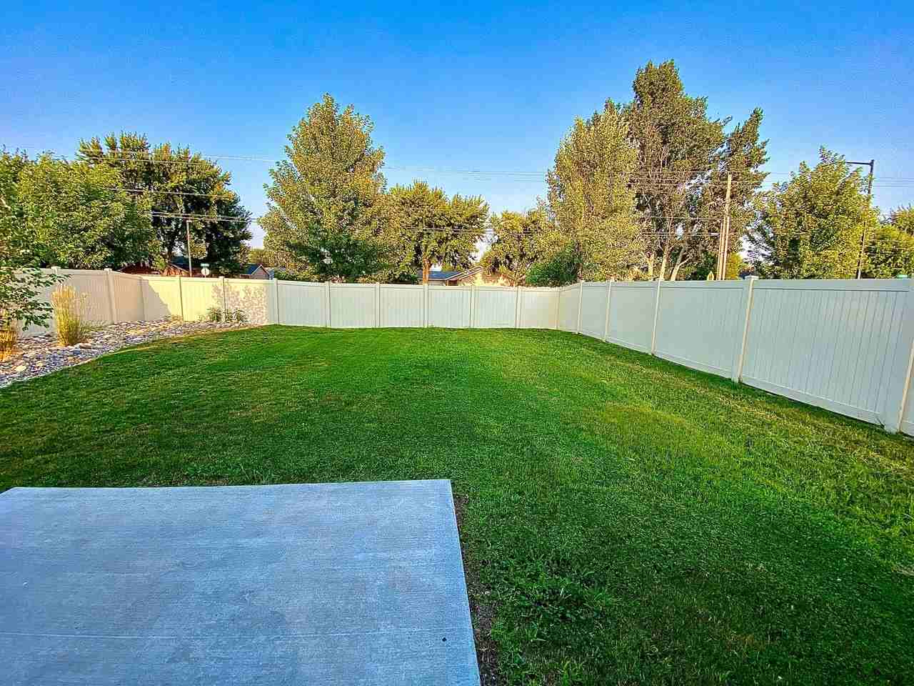 784 S Malachite Ave - Photo 2 of 47